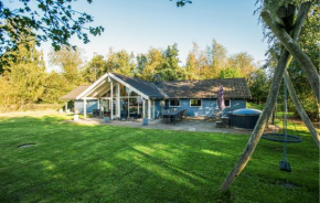 Stunning Home In Væggerløse With Sauna, Bogø By